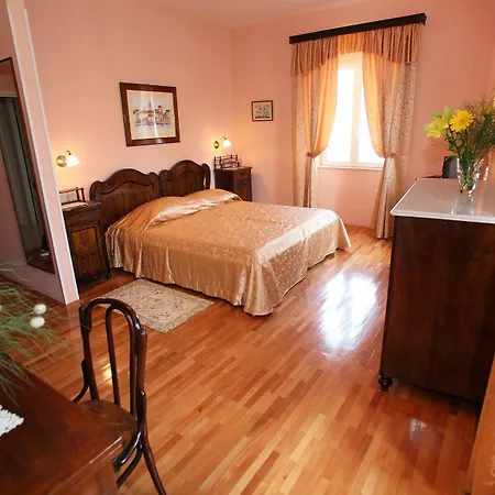 Moretti בית הארחה 4*