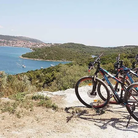 Moretti 4* Τρογκίρ