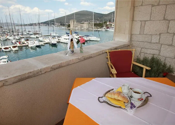 Konukevi Moretti Trogir