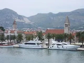 Konukevi Moretti Trogir